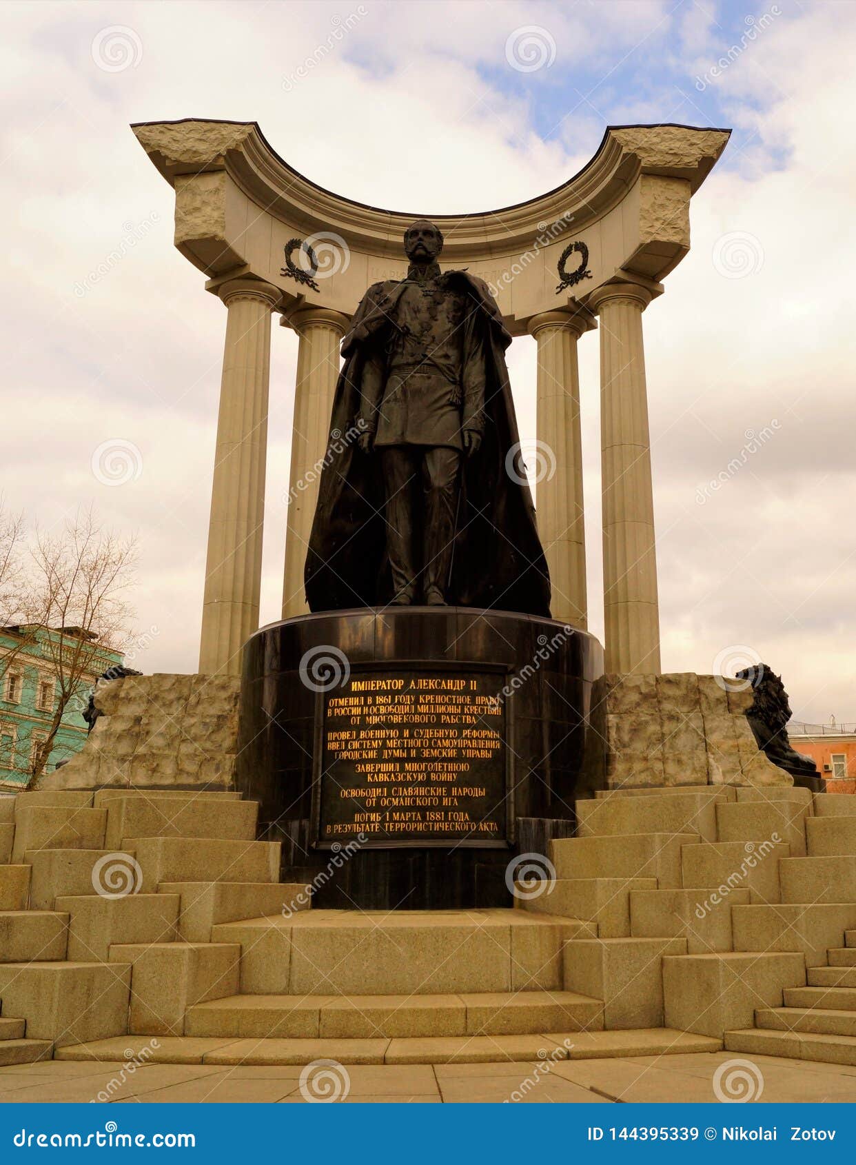 monument to emperor alexander ii - russia moscow. the authors of the monument Ã¢â¬â sculptor alexander rukavishnikov and architect